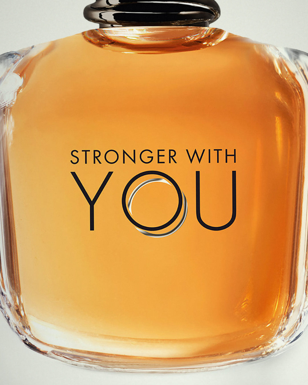 Detalle del frasco de Stronger With You de Giorgio Armani