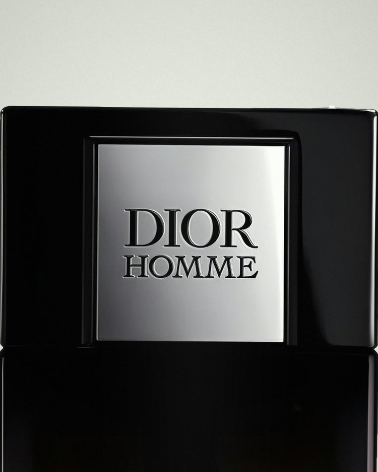 Detalle de la tapa de Dior Homme Parfum de Dior