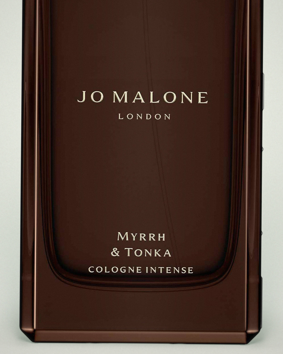 Detalle de la etiqueta de Myrrh & Tonka de Jo Malone