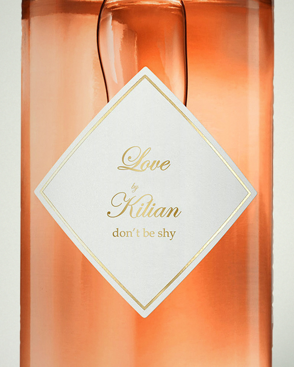 Detalle de la etiqueta de Love Don't Be Shy de Kilian