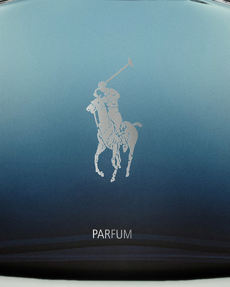 Detalle del frasco de Polo Deep Blue Parfum de Ralph Lauren