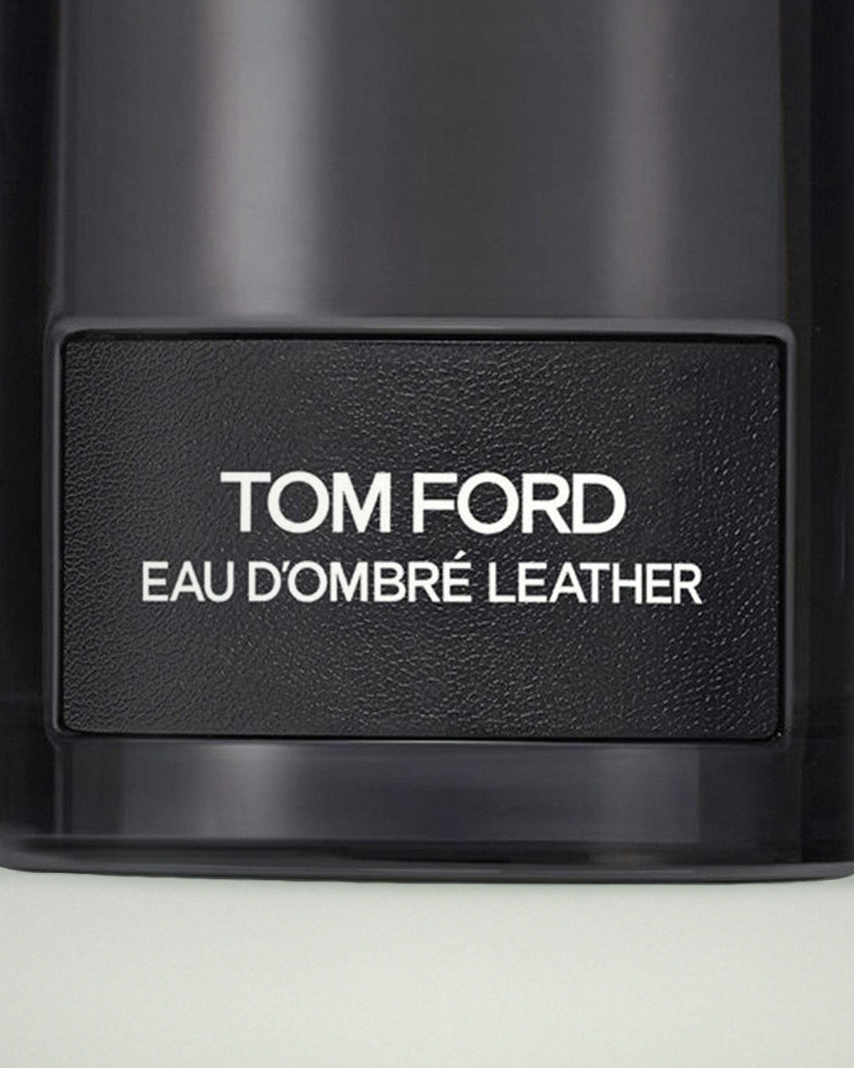 Detalle de la etiqueta de Eau d'Ombré Leather de Tom Ford