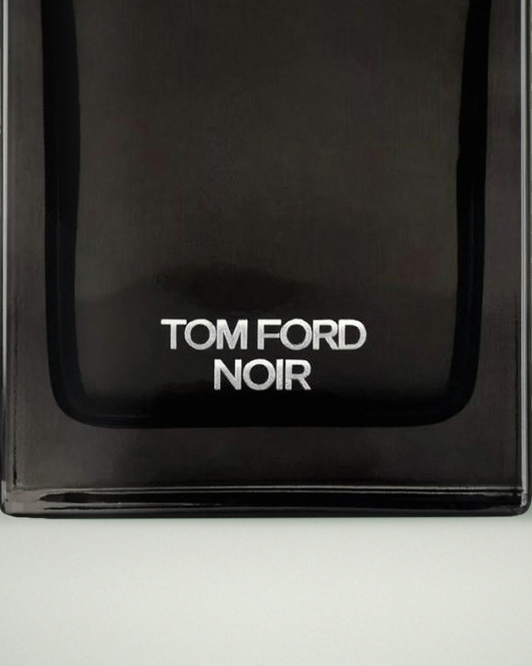 Detalle del frasco de Noir de Tom Ford