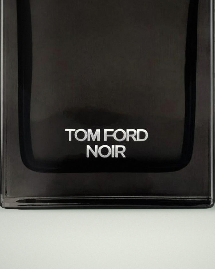 Detalle del frasco de Noir de Tom Ford